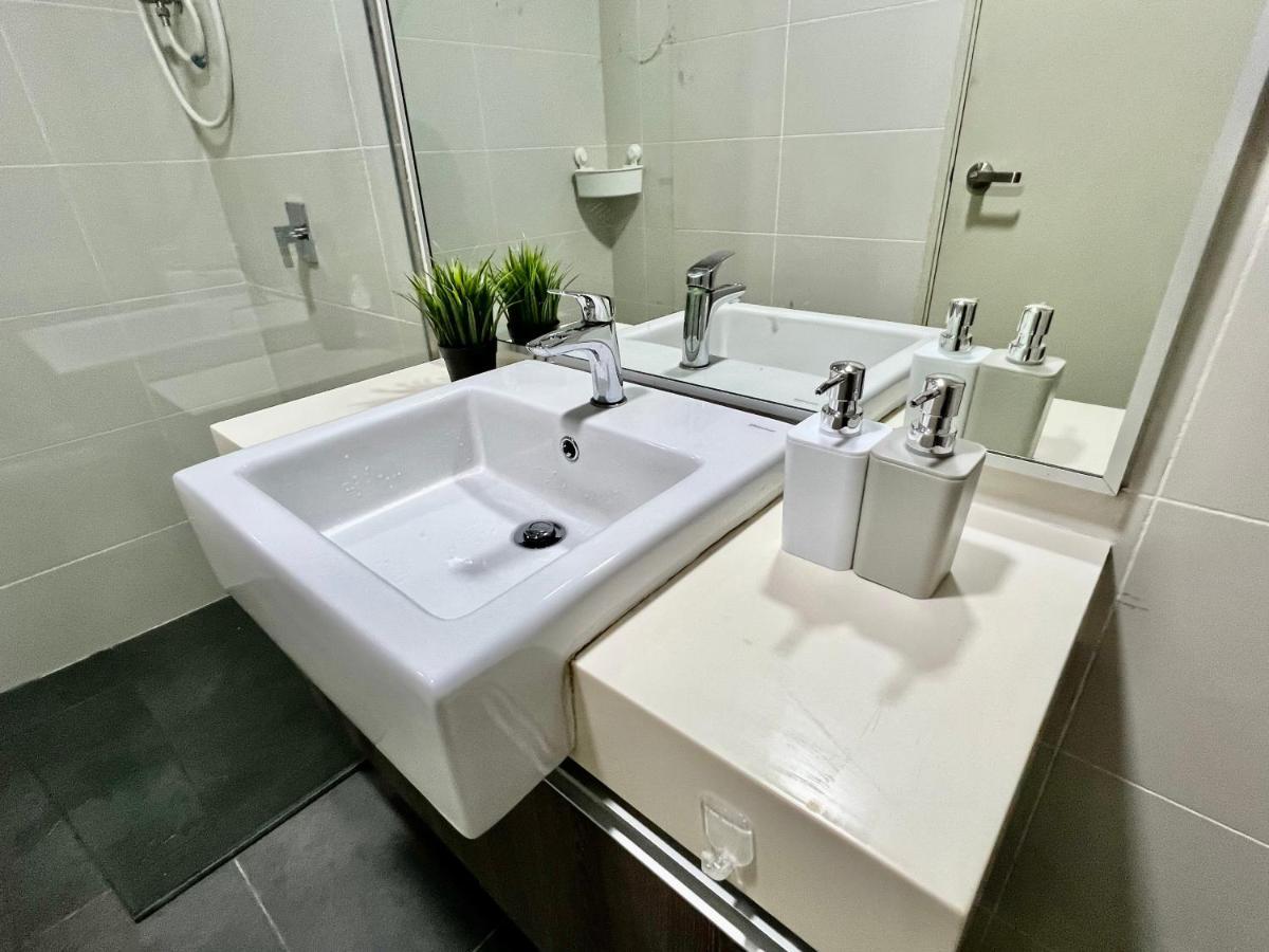 Royale Cottage Midvalley Netflix Pools 4 Pax ジョホールバル エクステリア 写真