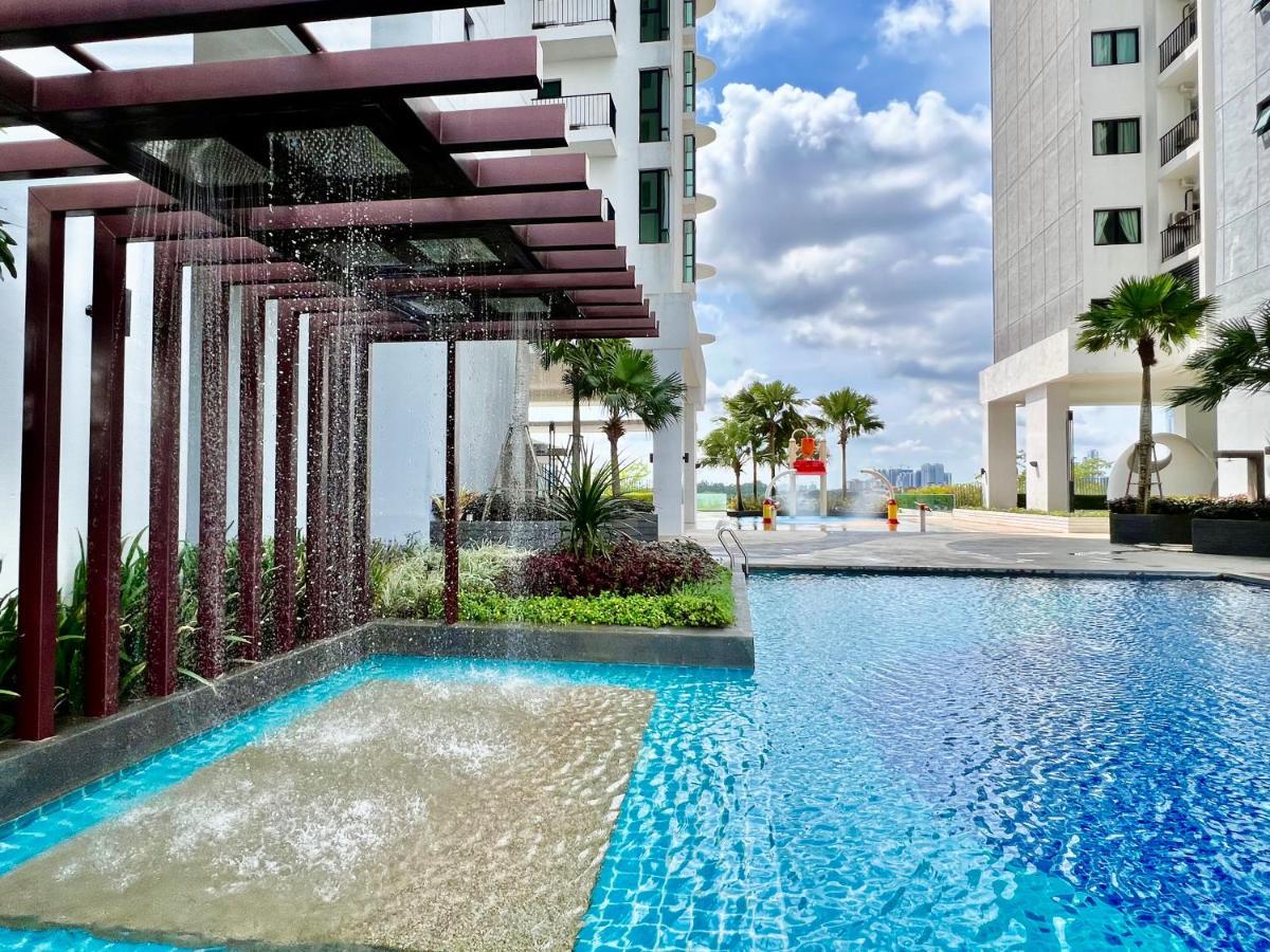 Royale Cottage Midvalley Netflix Pools 4 Pax ジョホールバル エクステリア 写真